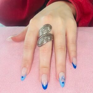 Elegant Silver Women's Ring